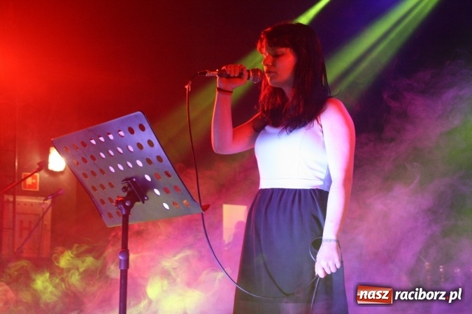 Zdjęcie w galerii na portalu naszraciborz.pl: Pozytywna energia i zalew talentów na jubileuszowym 30. Kowadle w Kuźni Raciborskiej  wiadomości z regionu