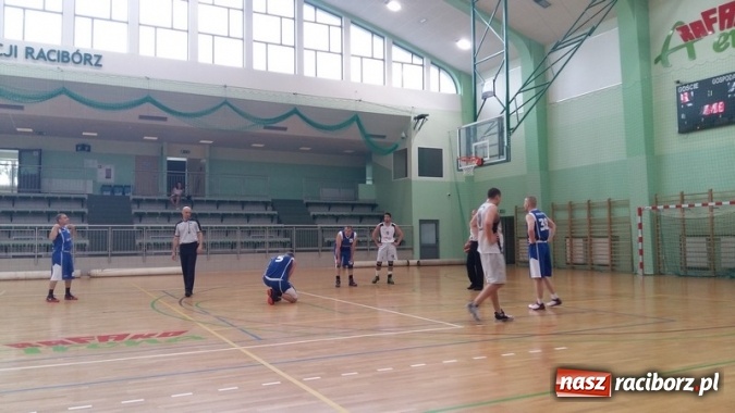 Zdjęcie w galerii na portalu naszraciborz.pl: Koszykówka. Niespodziewana porażka Dywyty  wiadomości z regionu