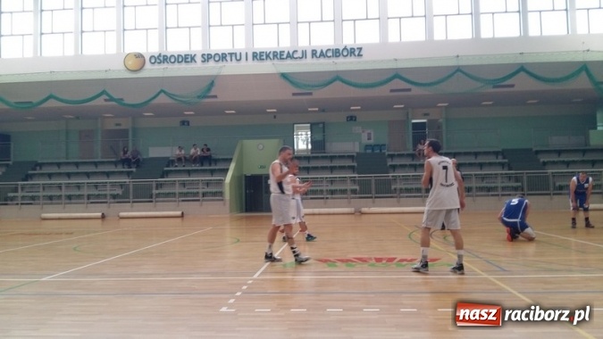 Zdjęcie w galerii na portalu naszraciborz.pl: Koszykówka. Niespodziewana porażka Dywyty  wiadomości z regionu