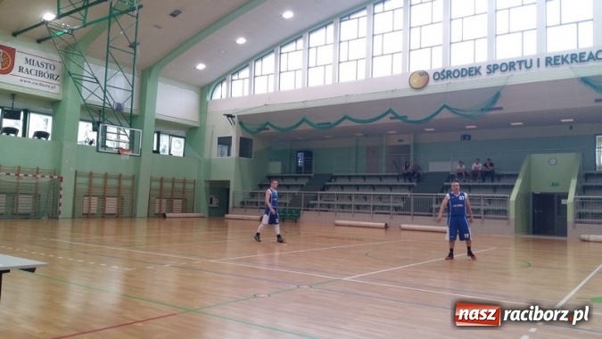 Zdjęcie w galerii na portalu naszraciborz.pl: Koszykówka. Niespodziewana porażka Dywyty  wiadomości z regionu