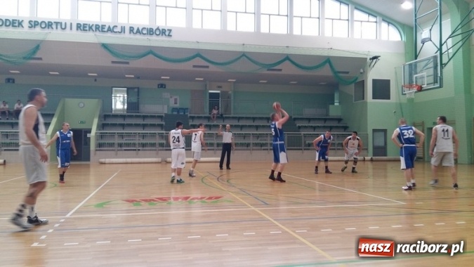 Zdjęcie w galerii na portalu naszraciborz.pl: Koszykówka. Niespodziewana porażka Dywyty  wiadomości z regionu