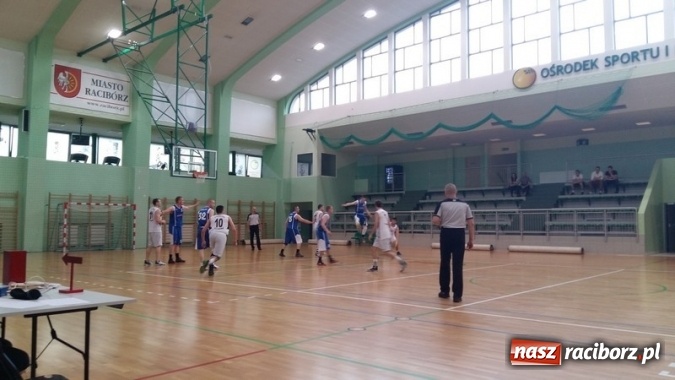 Zdjęcie w galerii na portalu naszraciborz.pl: Koszykówka. Niespodziewana porażka Dywyty  wiadomości z regionu