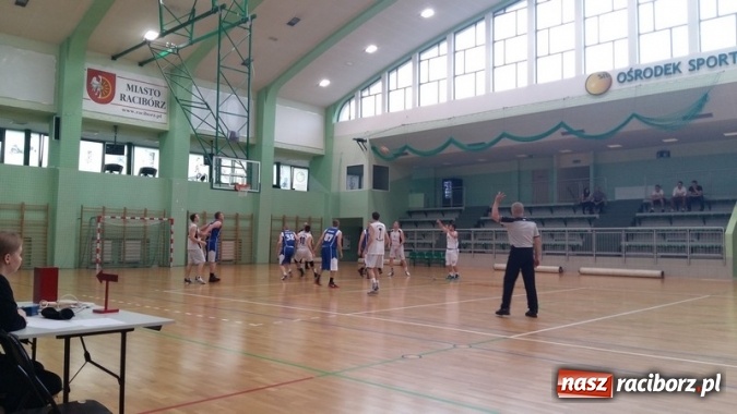 Zdjęcie w galerii na portalu naszraciborz.pl: Koszykówka. Niespodziewana porażka Dywyty  wiadomości z regionu