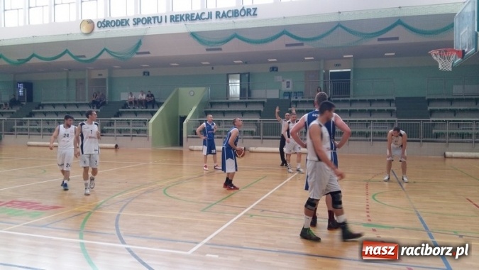 Zdjęcie w galerii na portalu naszraciborz.pl: Koszykówka. Niespodziewana porażka Dywyty  wiadomości z regionu