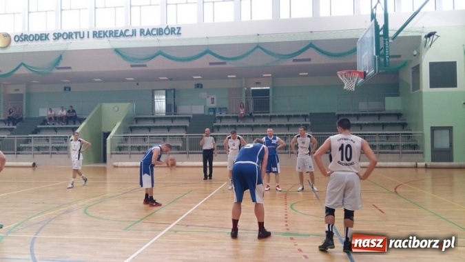 Zdjęcie w galerii na portalu naszraciborz.pl: Koszykówka. Niespodziewana porażka Dywyty  wiadomości z regionu