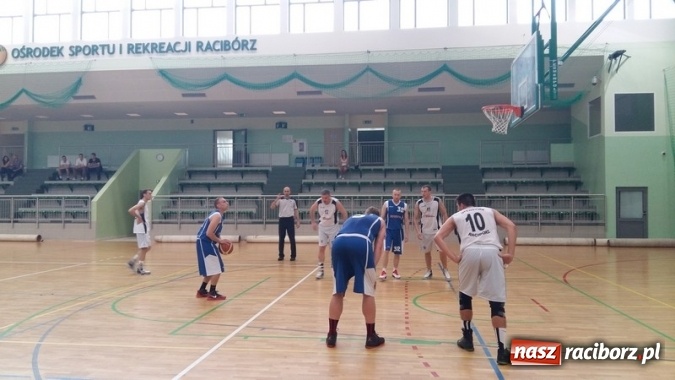 Zdjęcie w galerii na portalu naszraciborz.pl: Koszykówka. Niespodziewana porażka Dywyty  wiadomości z regionu