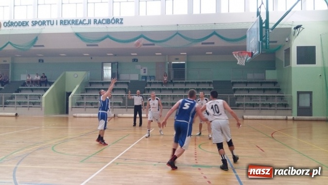 Zdjęcie w galerii na portalu naszraciborz.pl: Koszykówka. Niespodziewana porażka Dywyty  wiadomości z regionu