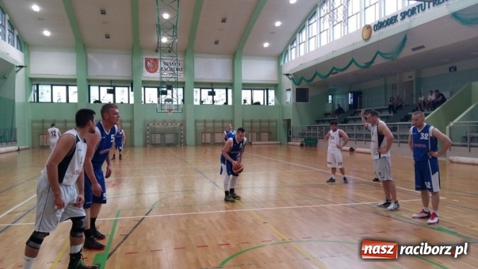 Zdjęcie w galerii na portalu naszraciborz.pl: Koszykówka. Niespodziewana porażka Dywyty  wiadomości z regionu