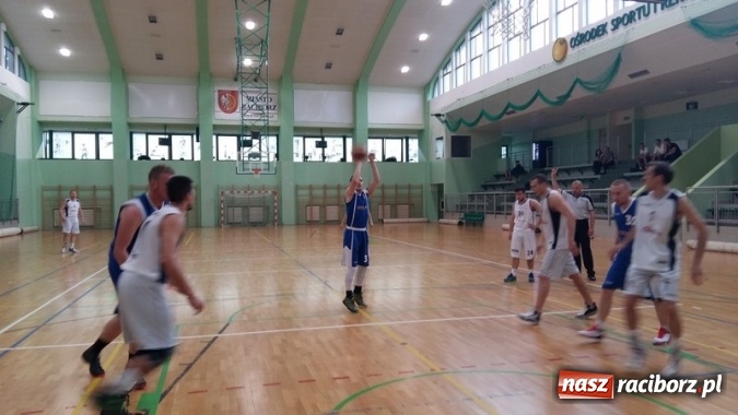 Zdjęcie w galerii na portalu naszraciborz.pl: Koszykówka. Niespodziewana porażka Dywyty  wiadomości z regionu