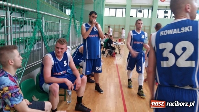 Zdjęcie w galerii na portalu naszraciborz.pl: Koszykówka. Niespodziewana porażka Dywyty  wiadomości z regionu