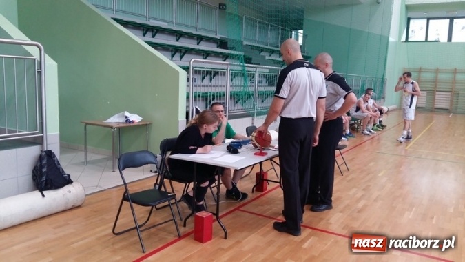 Zdjęcie w galerii na portalu naszraciborz.pl: Koszykówka. Niespodziewana porażka Dywyty  wiadomości z regionu