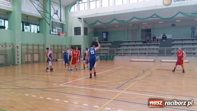 Zdjęcie w galerii na portalu naszraciborz.pl: Koszykówka. Niespodziewana porażka Dywyty  wiadomości z regionu