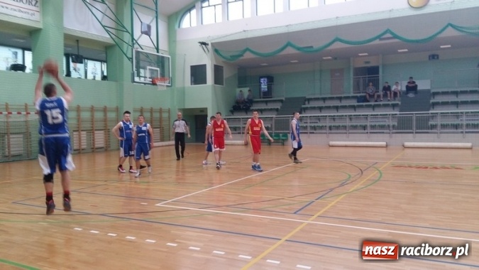 Zdjęcie w galerii na portalu naszraciborz.pl: Koszykówka. Niespodziewana porażka Dywyty  wiadomości z regionu