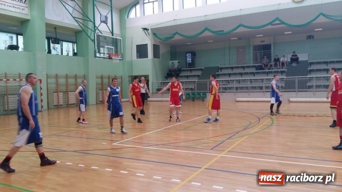 Zdjęcie w galerii na portalu naszraciborz.pl: Koszykówka. Niespodziewana porażka Dywyty  wiadomości z regionu