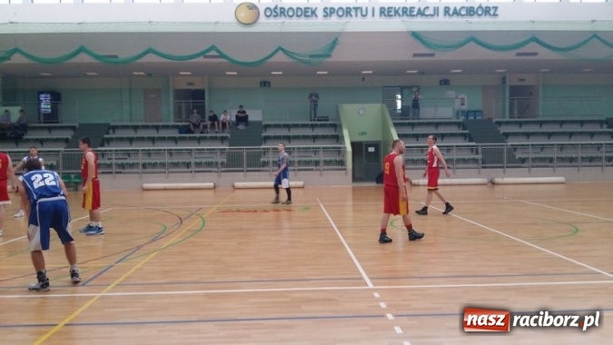 Zdjęcie w galerii na portalu naszraciborz.pl: Koszykówka. Niespodziewana porażka Dywyty  wiadomości z regionu