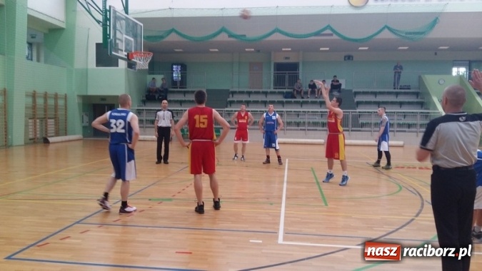 Zdjęcie w galerii na portalu naszraciborz.pl: Koszykówka. Niespodziewana porażka Dywyty  wiadomości z regionu