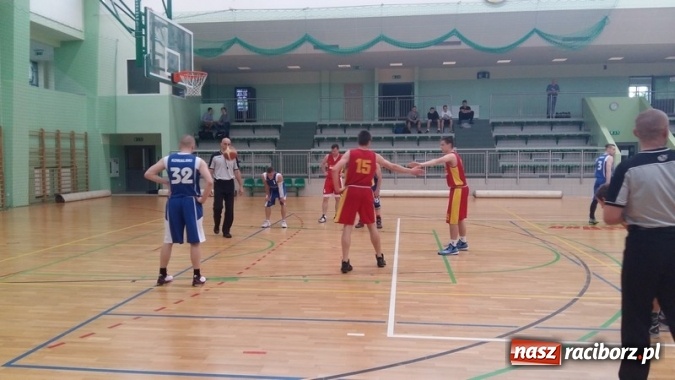 Zdjęcie w galerii na portalu naszraciborz.pl: Koszykówka. Niespodziewana porażka Dywyty  wiadomości z regionu