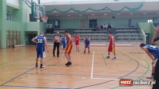 Zdjęcie w galerii na portalu naszraciborz.pl: Koszykówka. Niespodziewana porażka Dywyty  wiadomości z regionu