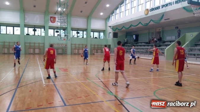 Zdjęcie w galerii na portalu naszraciborz.pl: Koszykówka. Niespodziewana porażka Dywyty  wiadomości z regionu