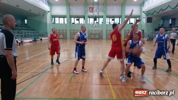Zdjęcie w galerii na portalu naszraciborz.pl: Koszykówka. Niespodziewana porażka Dywyty  wiadomości z regionu