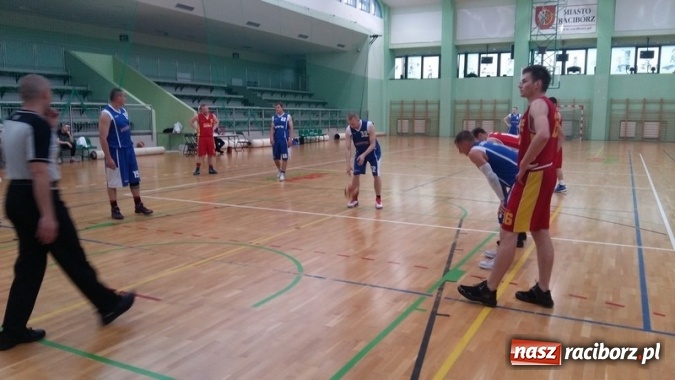 Zdjęcie w galerii na portalu naszraciborz.pl: Koszykówka. Niespodziewana porażka Dywyty  wiadomości z regionu