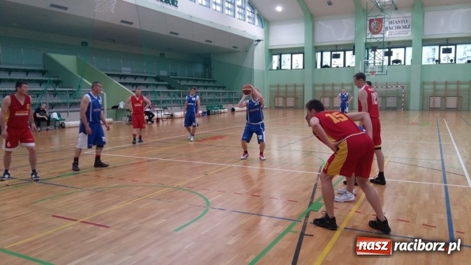 Zdjęcie w galerii na portalu naszraciborz.pl: Koszykówka. Niespodziewana porażka Dywyty  wiadomości z regionu