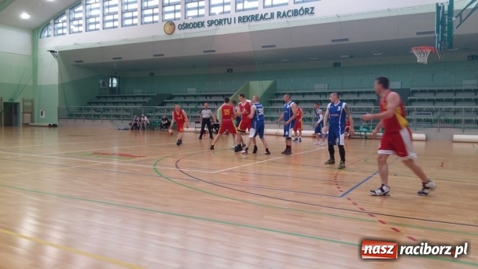 Zdjęcie w galerii na portalu naszraciborz.pl: Koszykówka. Niespodziewana porażka Dywyty  wiadomości z regionu