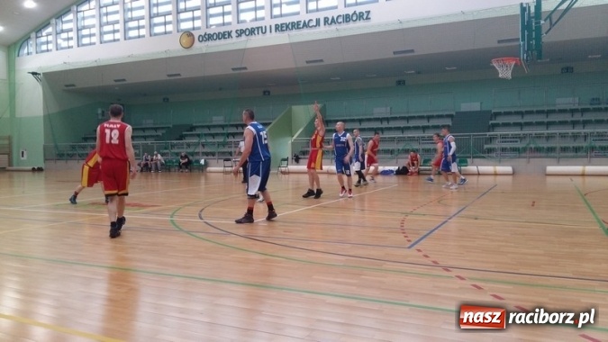 Zdjęcie w galerii na portalu naszraciborz.pl: Koszykówka. Niespodziewana porażka Dywyty  wiadomości z regionu