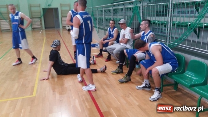 Zdjęcie w galerii na portalu naszraciborz.pl: Koszykówka. Niespodziewana porażka Dywyty  wiadomości z regionu