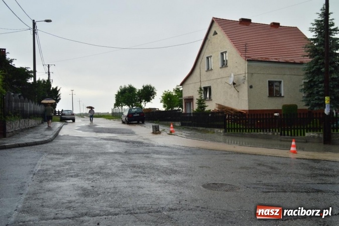 Zdjęcie w galerii na portalu naszraciborz.pl: Popadało i znów Sobieskiego zalana. Mieszkańcy pozdrawiają władze miasta wiadomości z regionu