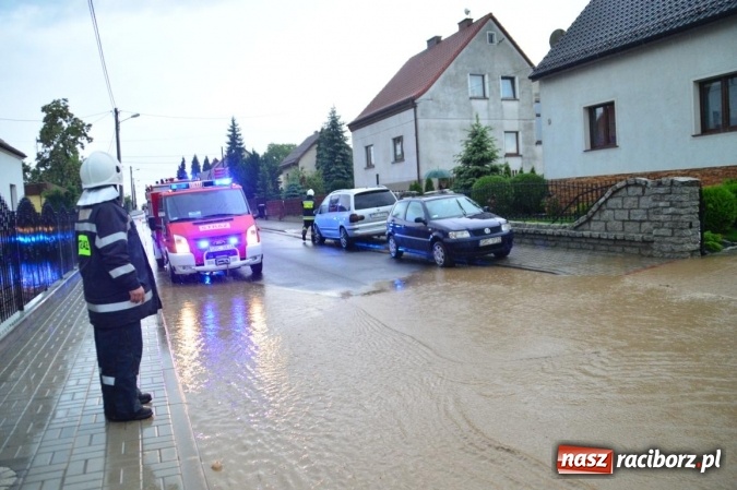 Zdjęcie w galerii na portalu naszraciborz.pl: Popadało i znów Sobieskiego zalana. Mieszkańcy pozdrawiają władze miasta wiadomości z regionu
