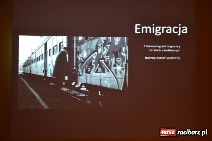 Zdjęcie w galerii na portalu naszraciborz.pl: DYPLOM 2016 - prezentacja prac dyplomowych Liceum Plastycznego na zamku wiadomości z regionu