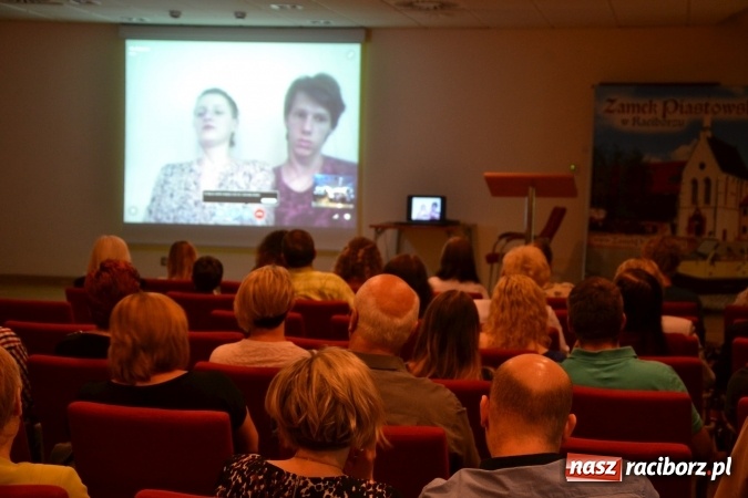 Zdjęcie w galerii na portalu naszraciborz.pl: DYPLOM 2016 - prezentacja prac dyplomowych Liceum Plastycznego na zamku wiadomości z regionu