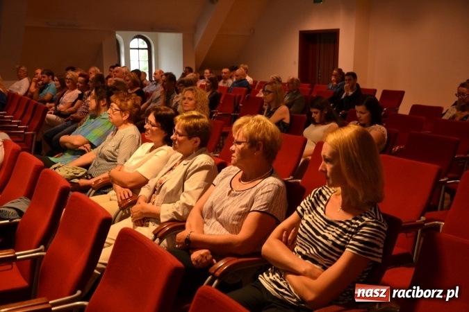 Zdjęcie w galerii na portalu naszraciborz.pl: DYPLOM 2016 - prezentacja prac dyplomowych Liceum Plastycznego na zamku wiadomości z regionu