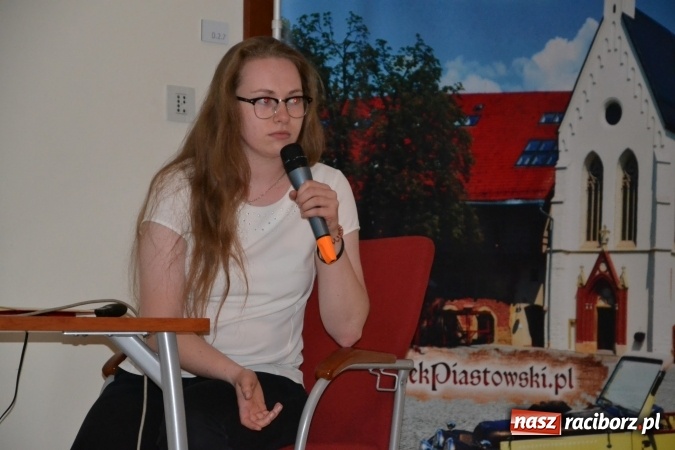 Zdjęcie w galerii na portalu naszraciborz.pl: DYPLOM 2016 - prezentacja prac dyplomowych Liceum Plastycznego na zamku wiadomości z regionu