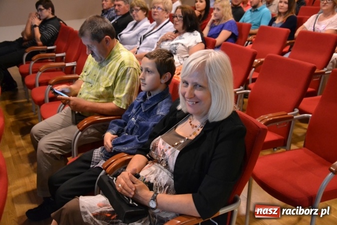 Zdjęcie w galerii na portalu naszraciborz.pl: DYPLOM 2016 - prezentacja prac dyplomowych Liceum Plastycznego na zamku wiadomości z regionu