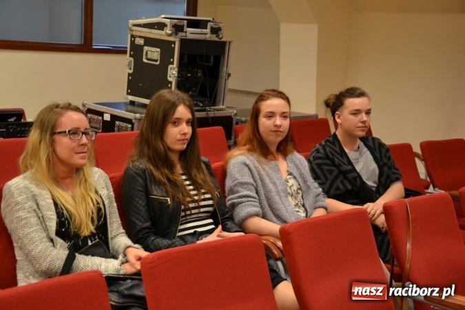 Zdjęcie w galerii na portalu naszraciborz.pl: DYPLOM 2016 - prezentacja prac dyplomowych Liceum Plastycznego na zamku wiadomości z regionu