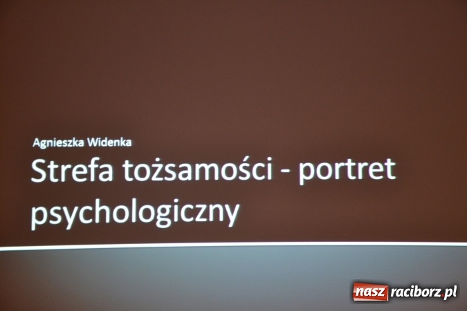Zdjęcie w galerii na portalu naszraciborz.pl: DYPLOM 2016 - prezentacja prac dyplomowych Liceum Plastycznego na zamku wiadomości z regionu