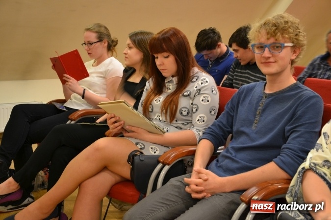 Zdjęcie w galerii na portalu naszraciborz.pl: DYPLOM 2016 - prezentacja prac dyplomowych Liceum Plastycznego na zamku wiadomości z regionu