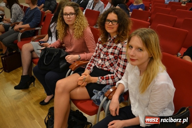 Zdjęcie w galerii na portalu naszraciborz.pl: DYPLOM 2016 - prezentacja prac dyplomowych Liceum Plastycznego na zamku wiadomości z regionu