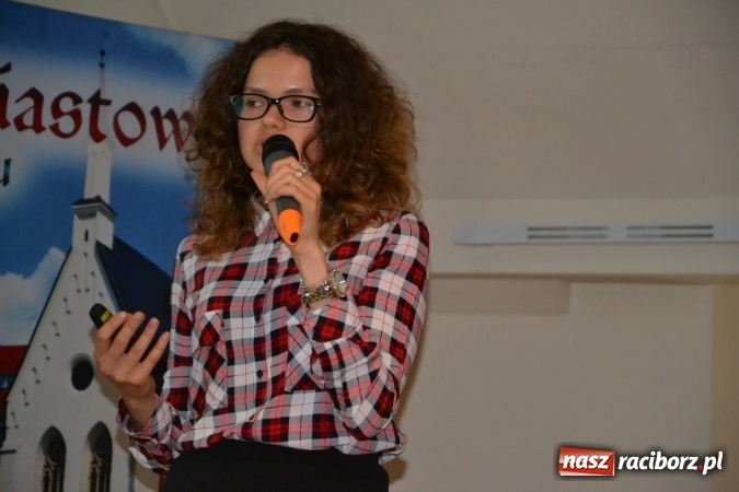 Zdjęcie w galerii na portalu naszraciborz.pl: DYPLOM 2016 - prezentacja prac dyplomowych Liceum Plastycznego na zamku wiadomości z regionu