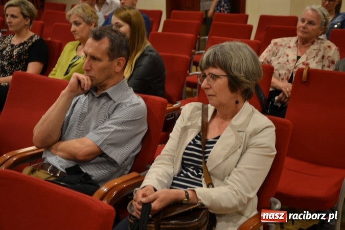 Zdjęcie w galerii na portalu naszraciborz.pl: DYPLOM 2016 - prezentacja prac dyplomowych Liceum Plastycznego na zamku wiadomości z regionu