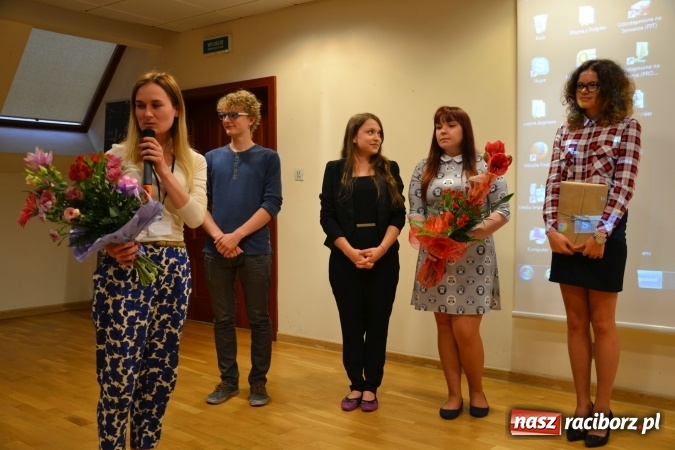 Zdjęcie w galerii na portalu naszraciborz.pl: DYPLOM 2016 - prezentacja prac dyplomowych Liceum Plastycznego na zamku wiadomości z regionu