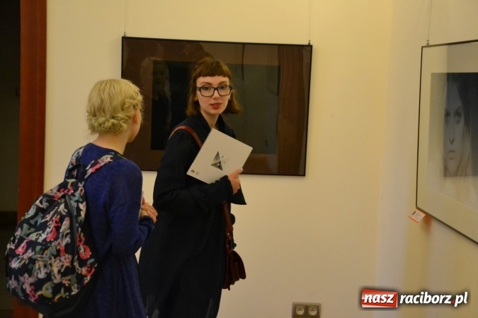 Zdjęcie w galerii na portalu naszraciborz.pl: DYPLOM 2016 - prezentacja prac dyplomowych Liceum Plastycznego na zamku wiadomości z regionu