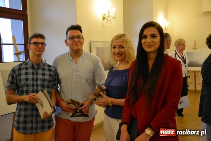 Zdjęcie w galerii na portalu naszraciborz.pl: DYPLOM 2016 - prezentacja prac dyplomowych Liceum Plastycznego na zamku wiadomości z regionu