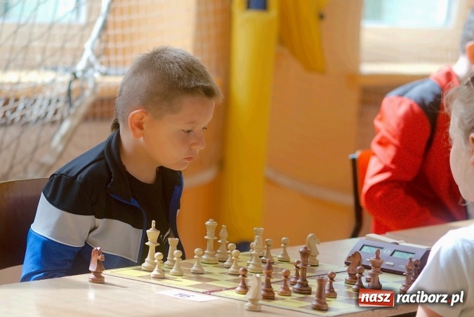 Zdjęcie w galerii na portalu naszraciborz.pl: Turniej Szachowy o Puchar Dyrektora. W Trzynastce szukali nowego Kasparowa wiadomości z regionu