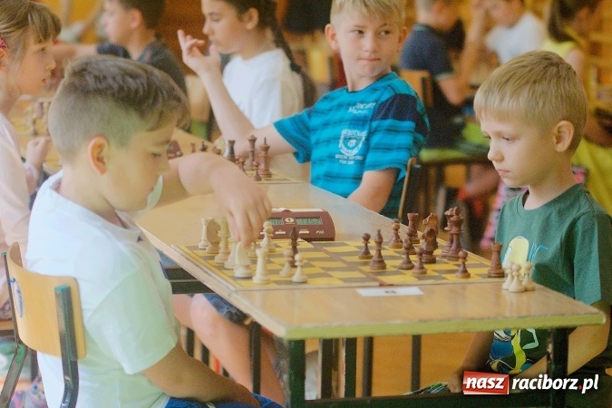 Zdjęcie w galerii na portalu naszraciborz.pl: Turniej Szachowy o Puchar Dyrektora. W Trzynastce szukali nowego Kasparowa wiadomości z regionu