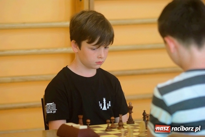 Zdjęcie w galerii na portalu naszraciborz.pl: Turniej Szachowy o Puchar Dyrektora. W Trzynastce szukali nowego Kasparowa wiadomości z regionu