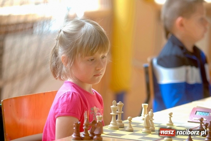 Zdjęcie w galerii na portalu naszraciborz.pl: Turniej Szachowy o Puchar Dyrektora. W Trzynastce szukali nowego Kasparowa wiadomości z regionu