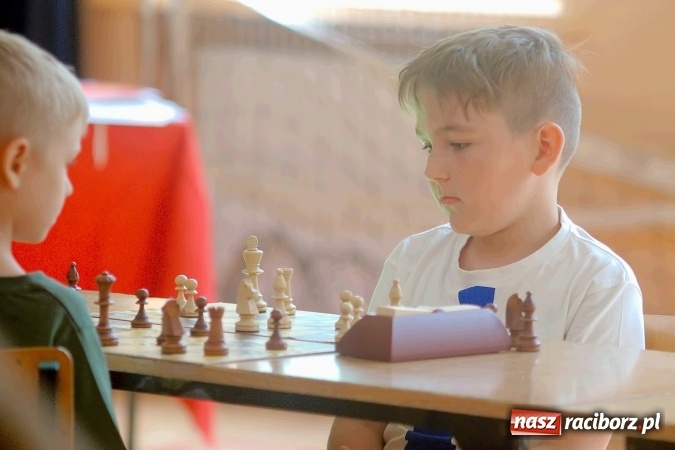 Zdjęcie w galerii na portalu naszraciborz.pl: Turniej Szachowy o Puchar Dyrektora. W Trzynastce szukali nowego Kasparowa wiadomości z regionu